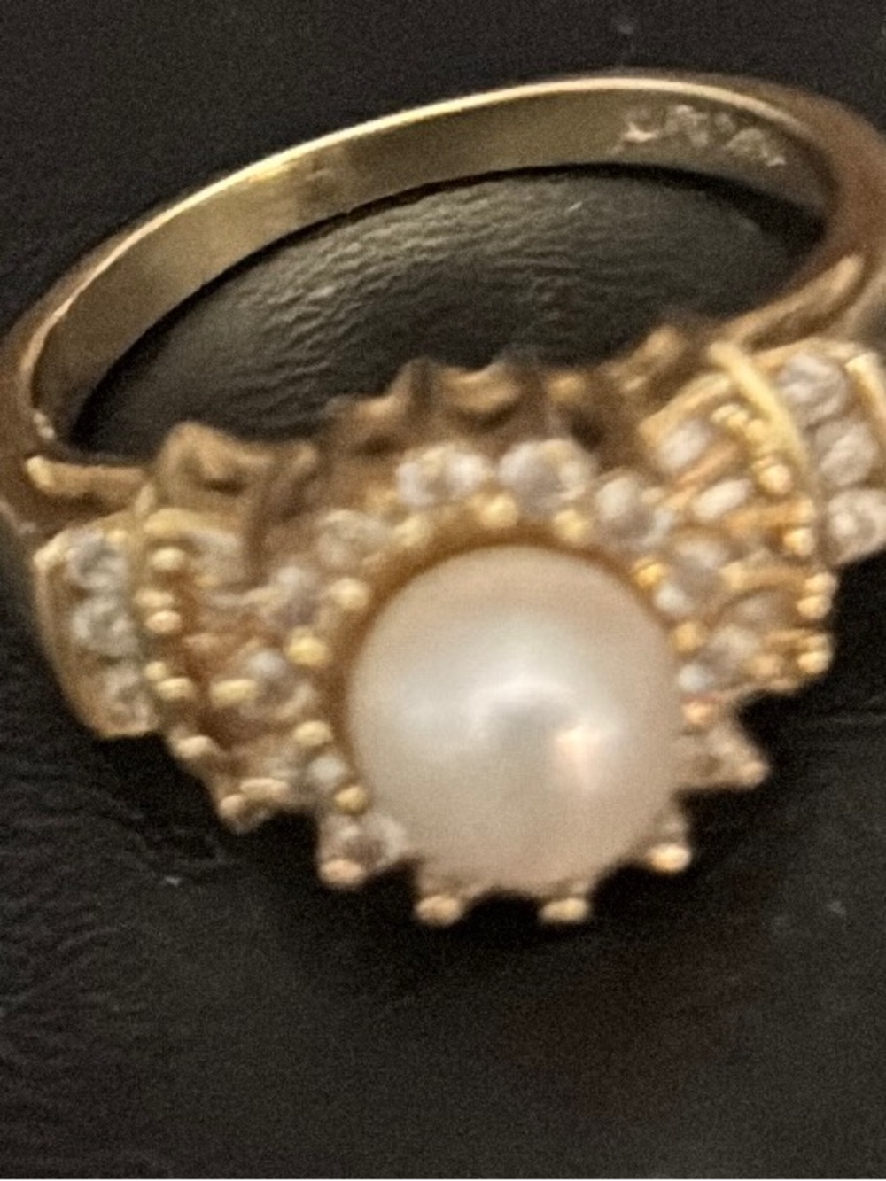 14k gold cultured pearl surrounded by diamonds